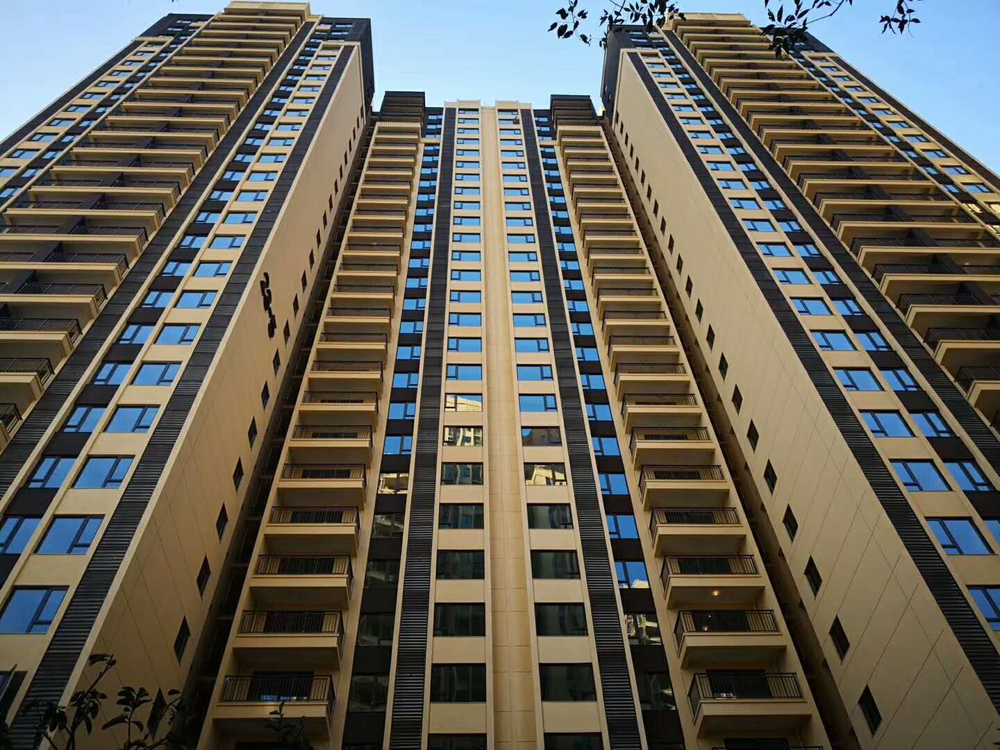 时代天街寒冬绽放，黑豹防水温暖护航